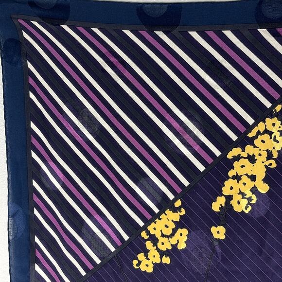 Vintage Emanuel Ungaro Silk‎ Scarf - Picture 4 of 10